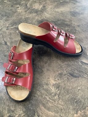 TSK Canada Red Sandals Sz 42 fit 10-10.5